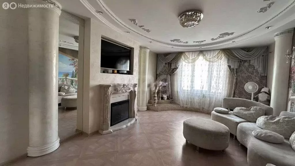 3-комнатная квартира: Омск, проспект Комарова, 15к4 (93 м) - Фото 1