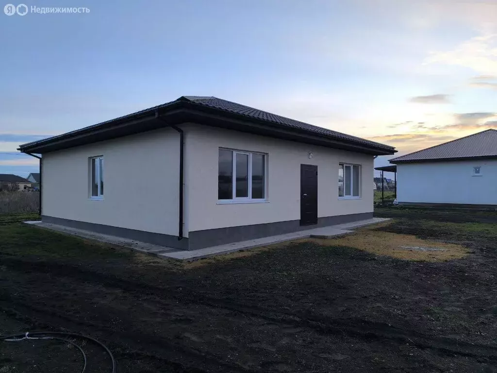 Дом в Симферопольский район, село Урожайное (100 м) - Фото 2