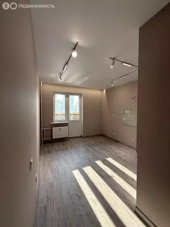 3-комнатная квартира: Оренбург, улица Юркина, 8 (78 м) - Фото 1