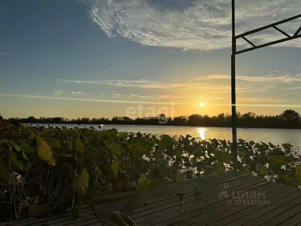 Дом в Астраханская область, Камызякский район, с. Образцово-Травино 1 ... - Фото 1