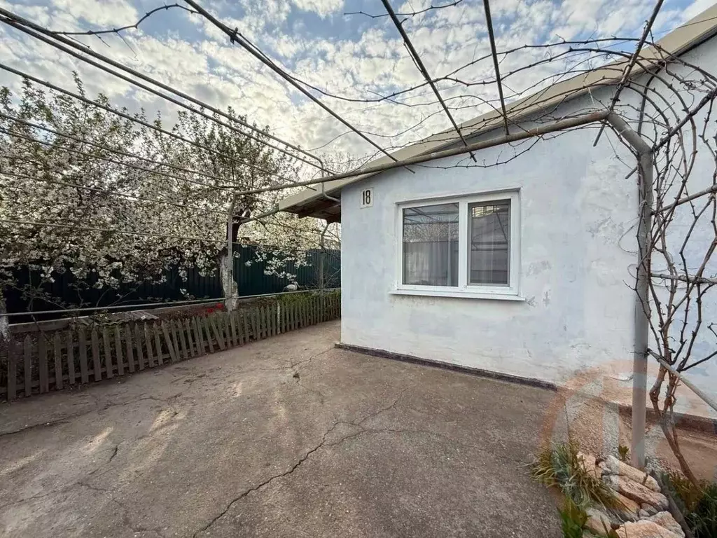 Дом в Крым, Черноморский район, с. Новоивановка ул. Садовая, 18 (60 м) - Фото 1