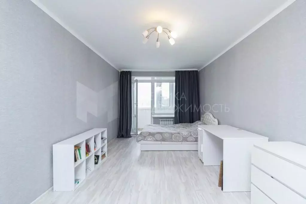 3-к кв. Тюменская область, Тюмень ул. Мельникайте, 138 (97.2 м) - Фото 1