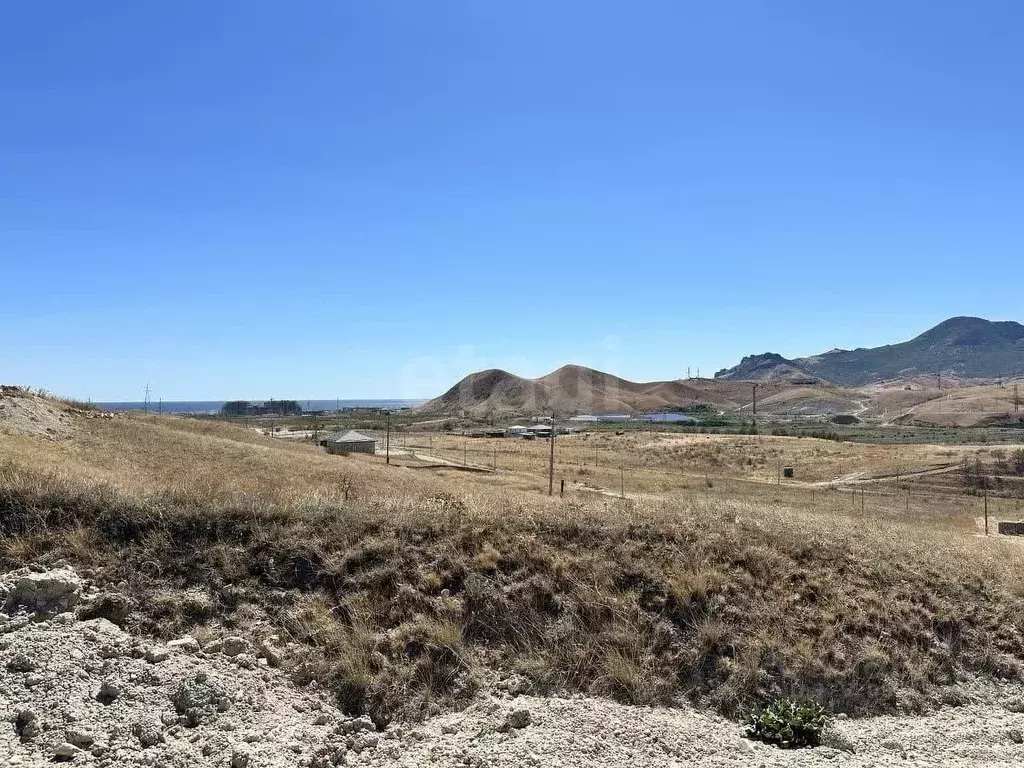 Участок в Крым, Кировский район, Синицынское с/пос, с. Васильковое ул. ... - Фото 1