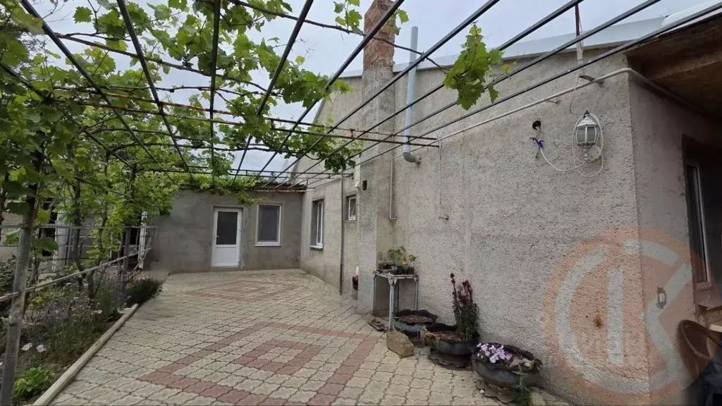 Дом в Крым, Сакский район, с. Вересаево ул. Советская, 10 (110 м) - Фото 1