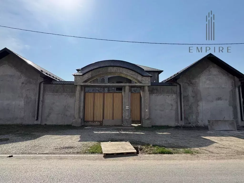Дом в Чеченская республика, Грозный ул. М.С. Гуцериева, 58 (400 м) - Фото 1