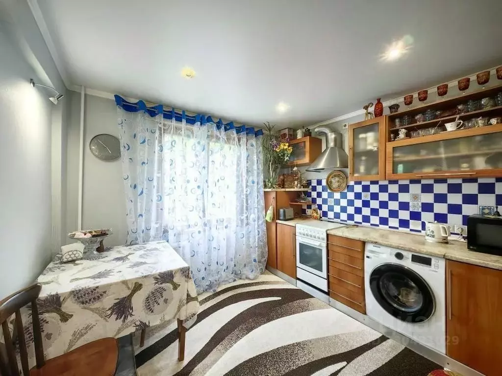 2-к кв. Омская область, Омск просп. Комарова, 23/2 (51.0 м) - Фото 1