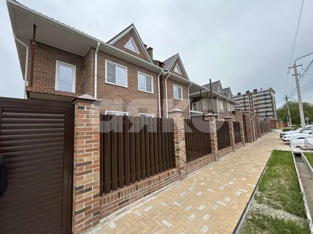 Таунхаус в Краснодарский край, Горячий Ключ ул. Калинина (110 м) - Фото 1