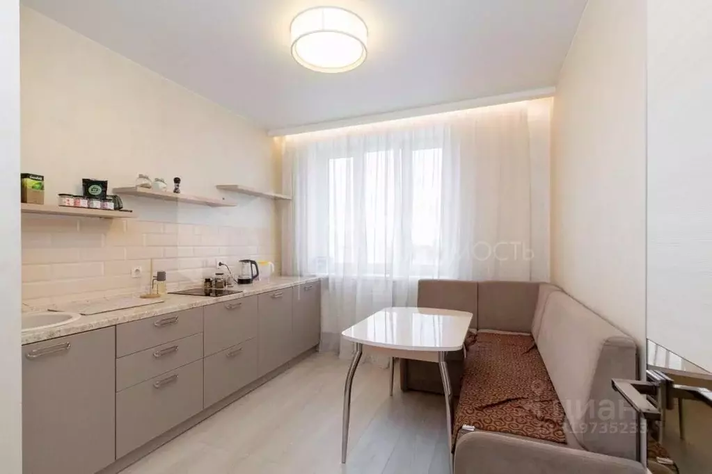 1-к кв. Тюменская область, Тюмень ул. Тимофея Чаркова, 79 (35.0 м) - Фото 0