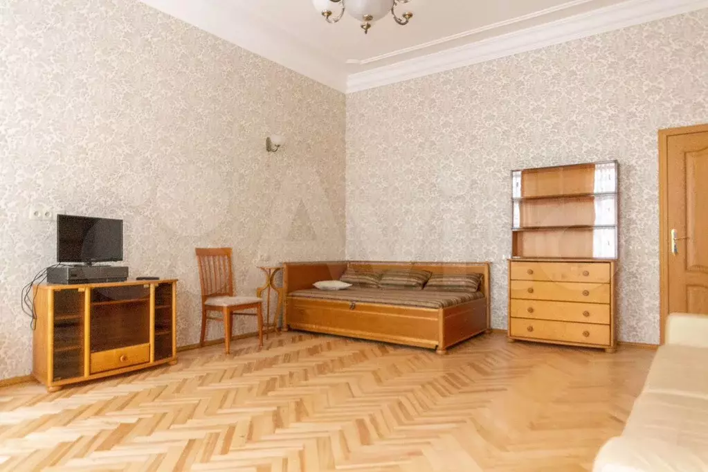 1-к. квартира, 60 м, 2/4 эт. - Фото 1