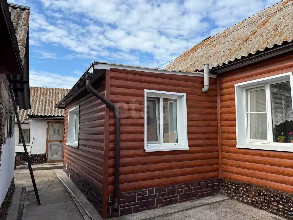 Дом в Красноярский край, Березовский район, Есаульский сельсовет, с. ... - Фото 1