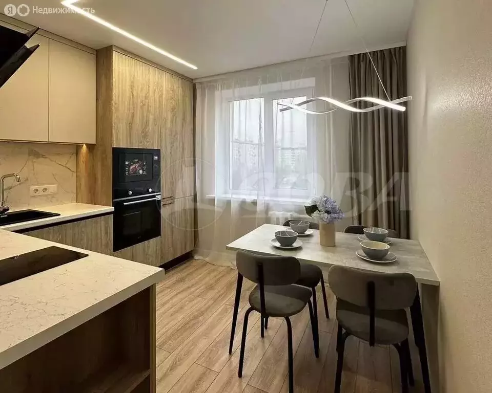 2-комнатная квартира: Тюмень, улица Немцова, 39 (51 м) - Фото 1