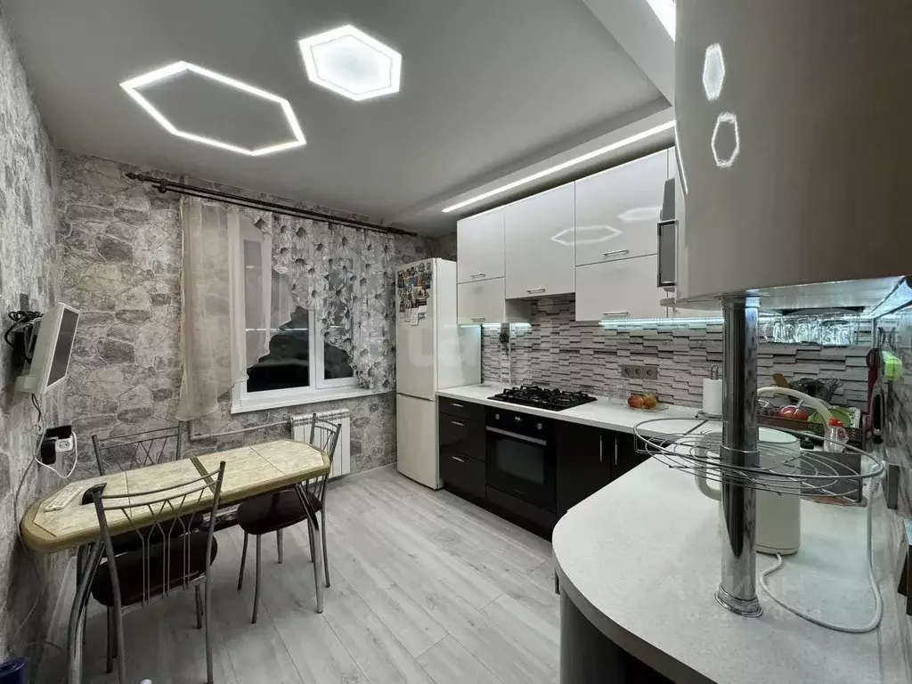 3-к кв. Коми, Сыктывкар Октябрьский просп., 194 (68.3 м) - Фото 1