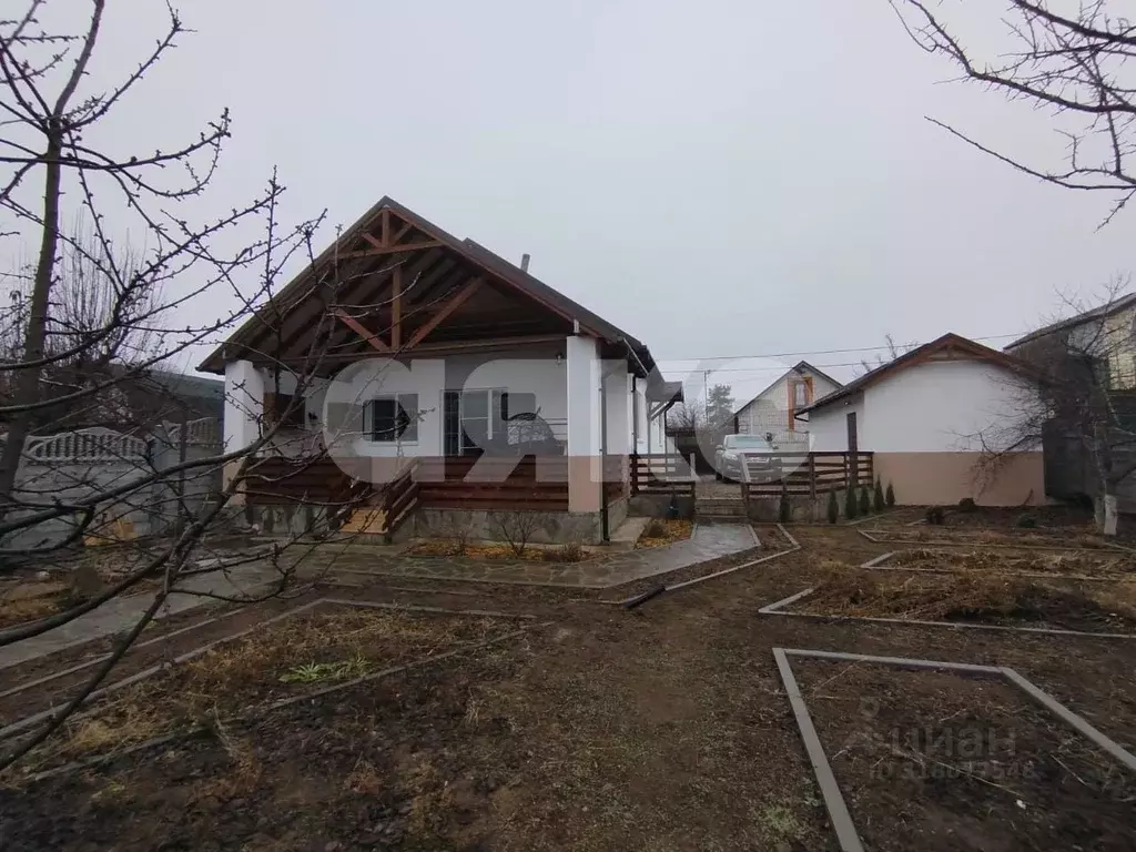 Дом в Волгоградская область, Среднеахтубинский район, Фрунзенское ... - Фото 1