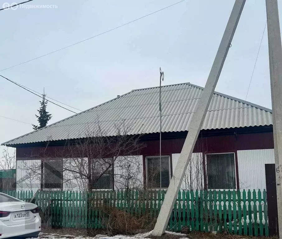 Дом в Калинино, улица Коммунаров, 1А (130 м) - Фото 0