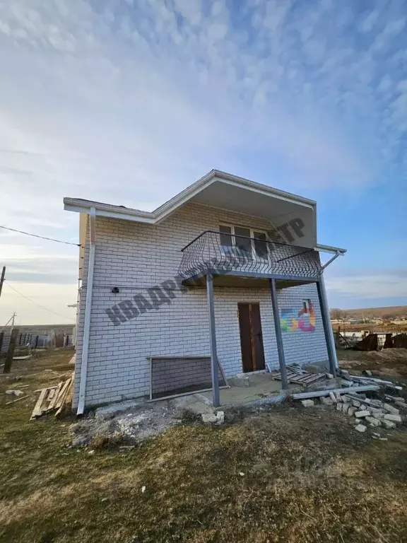 Дом в Калмыкия, Целинный район, с. Троицкое ул. Островского, 4 (90 м) - Фото 1