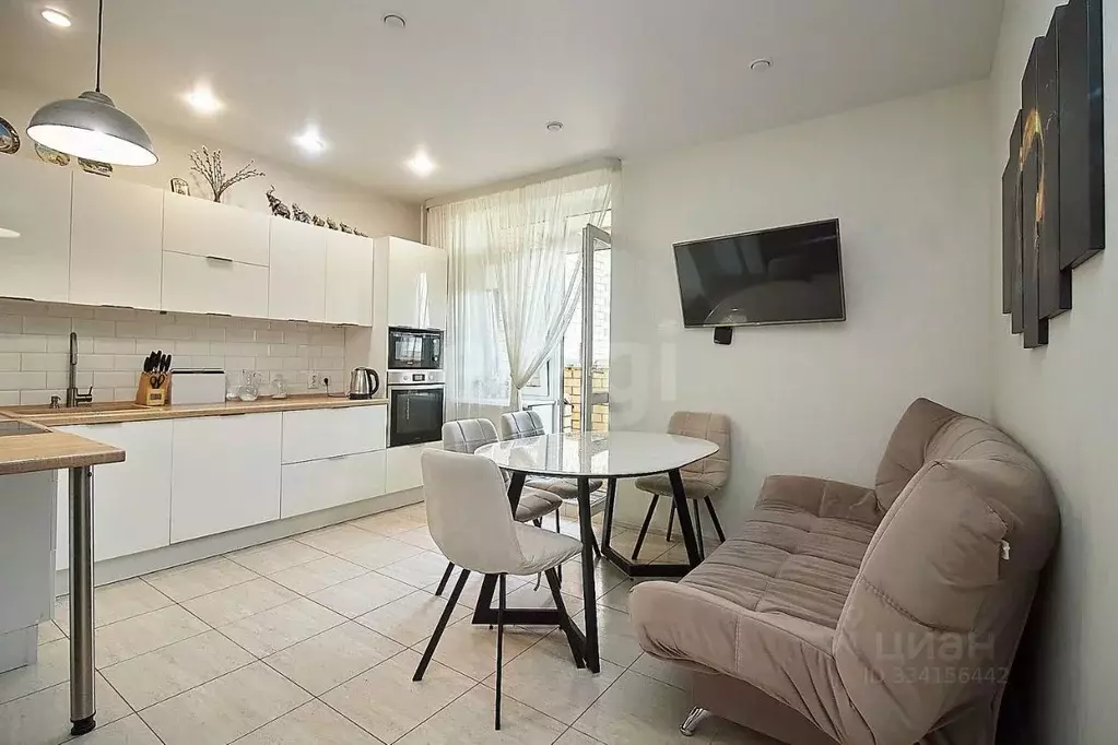 2-к кв. Тюменская область, Тюмень ул. Тимофея Чаркова, 81к2 (62.5 м) - Фото 1