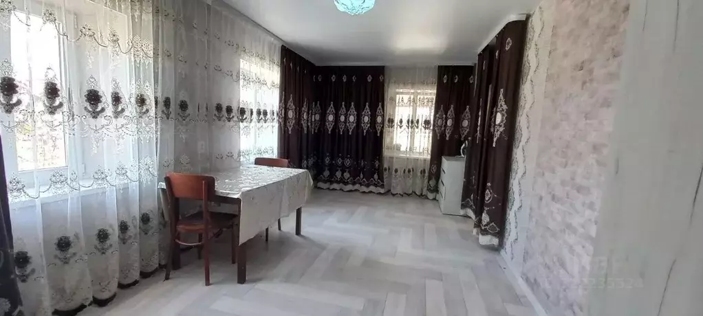 Дом в Крым, Первомайский район, с. Октябрьское ул. Ленина (50 м) - Фото 1