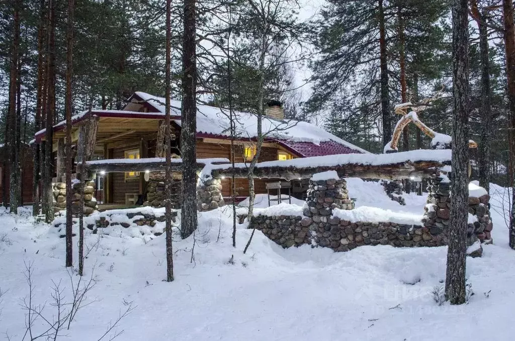 Дом в Карелия, Олонецкий район, Ильинское с/пос, с. Нурмойла ул. ... - Фото 1