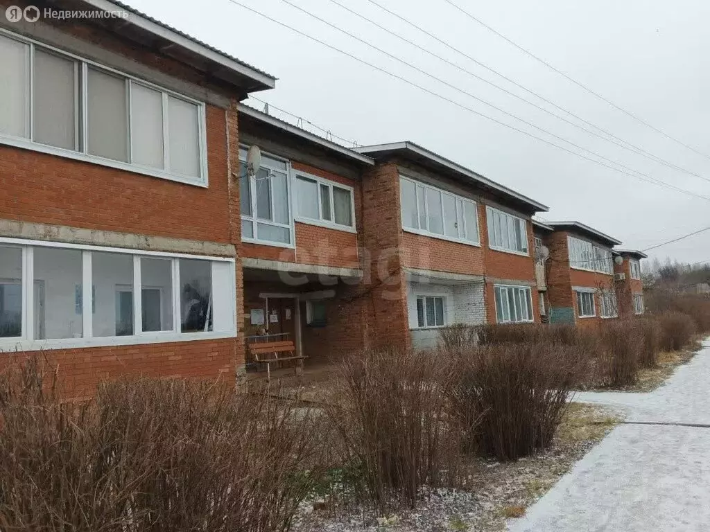 3-комнатная квартира: село Вавож, улица Победы, 53 (63.8 м) - Фото 1