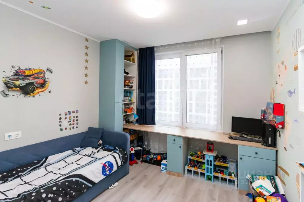 3-к кв. Тюменская область, Тюмень ул. Александра Протозанова, 4 (74.0 ... - Фото 1