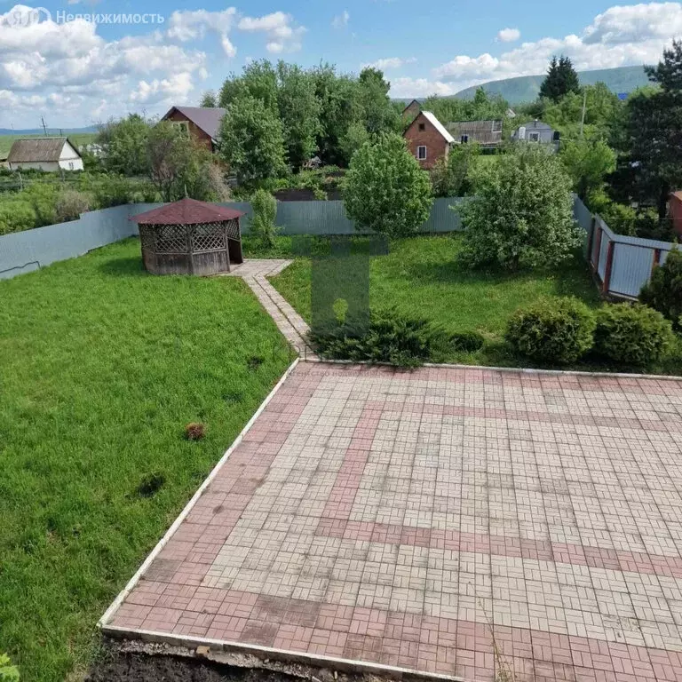 Дом в село Нугуш, улица 8 Марта, 19 (300 м) - Фото 1