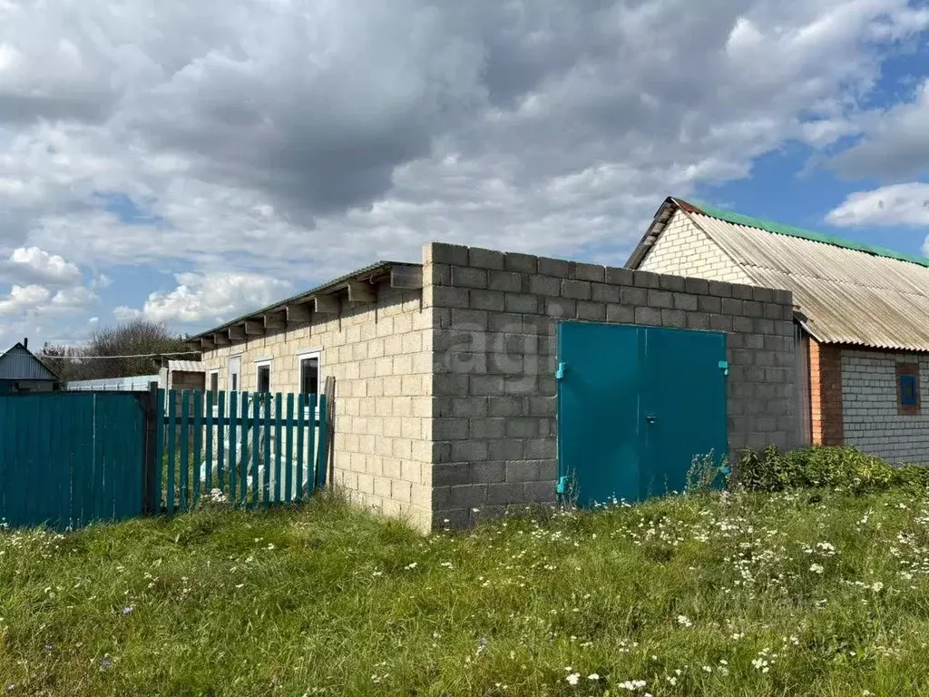 Дом в Башкортостан, Стерлитамакский район, Красноярский сельсовет, с. ... - Фото 1