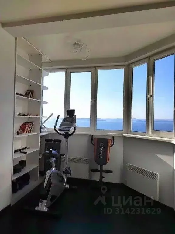 1-к кв. Приморский край, Владивосток ул. Кирова, 25Е (54.0 м) - Фото 0
