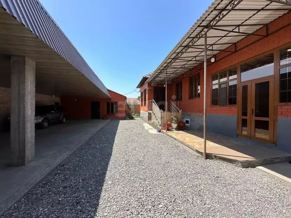 Дом в Ингушетия, Назрановский район, с. Экажево ул. Аушева (200 м) - Фото 1