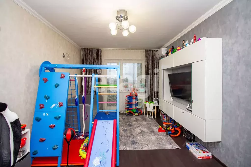 2-к кв. Красноярский край, Красноярск ул. Авиаторов, 23 (71.1 м) - Фото 1