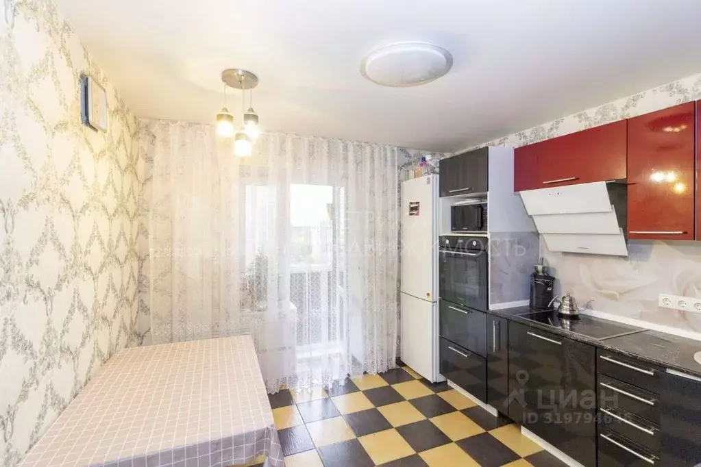 4-к кв. Тюменская область, Тюмень ул. 9 Января, 164 (93.0 м) - Фото 1