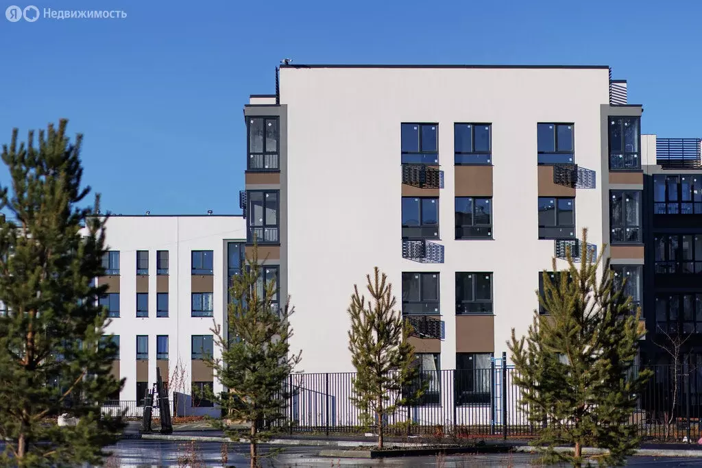 3-комнатная квартира: Тюмень, улица Сергея Свиридова, 5 (65.4 м) - Фото 1