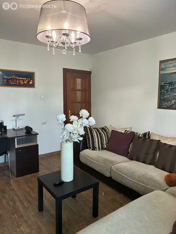 3-комнатная квартира: Иркутск, улица Красных Мадьяр, 80 (68.4 м) - Фото 1