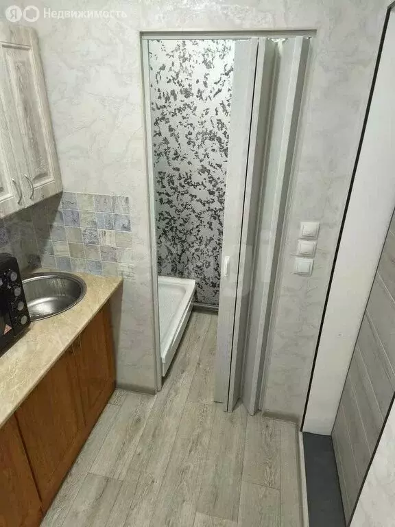 Квартира-студия: Омск, микрорайон Заозёрный, улица Бородина, 44Б (13 ... - Фото 1