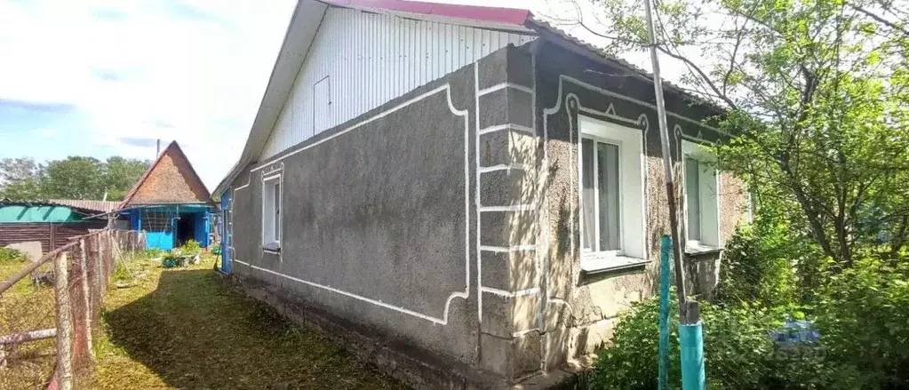 Дом в Омская область, Горьковский район, с. Октябрьское ул. 8 Марта, 6 ... - Фото 1