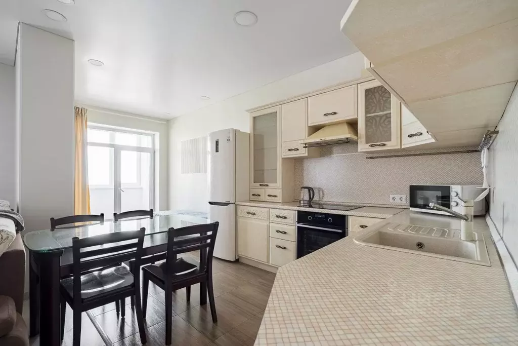 2-к кв. Приморский край, Владивосток ул. Леонова, 66 (68.0 м) - Фото 1