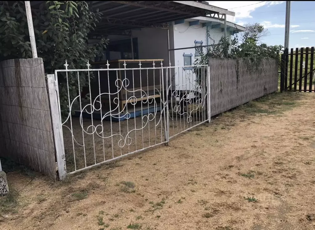 Дом в Краснодарский край, Темрюкский район, Ахтанизовское с/пос, пос. ... - Фото 1