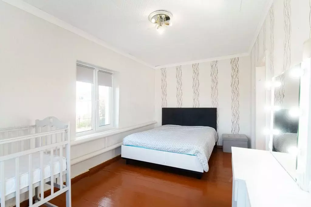 Дом в Омская область, Марьяновский район, с. Новая Шараповка ... - Фото 2