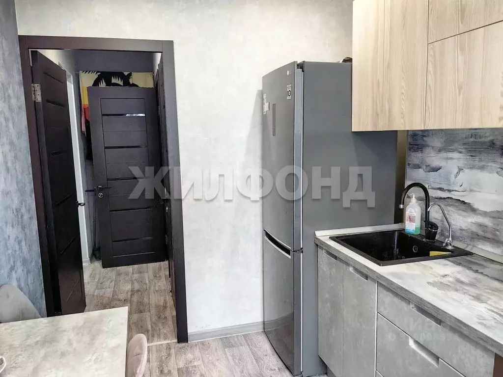 3-к кв. Новосибирская область, Новосибирск ул. Кошурникова, 18 (55.8 ... - Фото 1