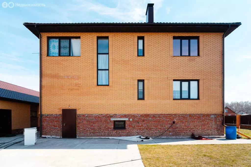 Дом в село Азово, улица Единства, 25 (260 м) - Фото 1