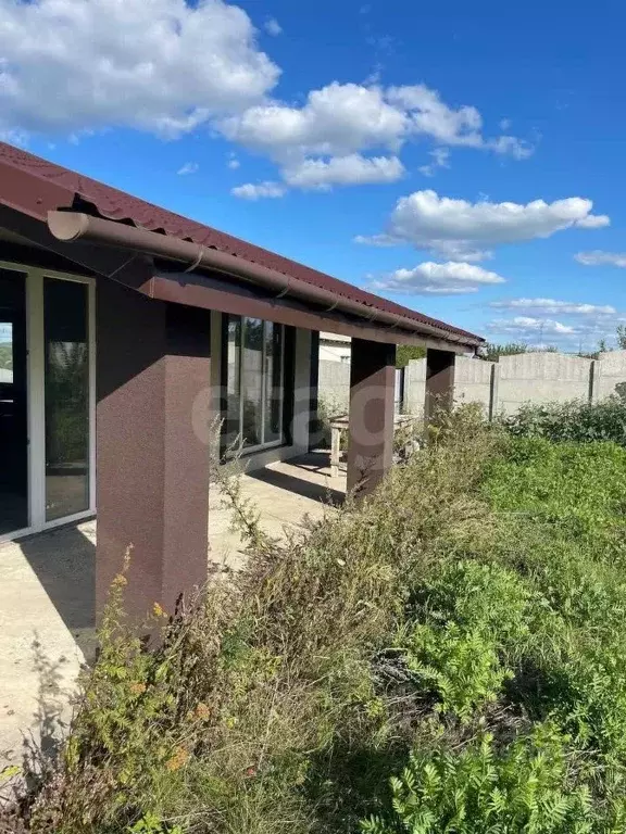 Дом в Белгородская область, Корочанский район, Мелиховское с/пос, с. ... - Фото 1