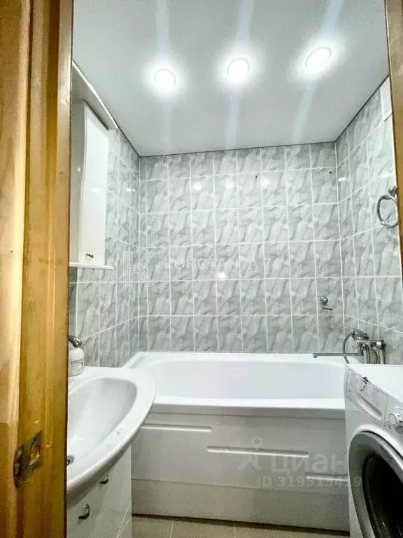 2-к кв. Челябинская область, Челябинск Солнечная ул., 24А (50.4 м) - Фото 0
