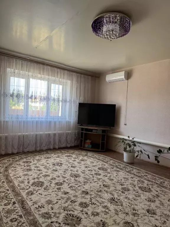 Дом в Астраханская область, Наримановский район, с. Новокучергановка ... - Фото 1