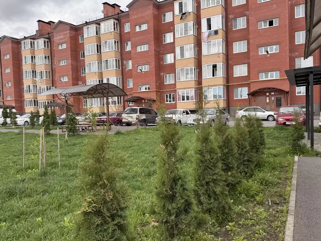 3-к кв. Северная Осетия, Владикавказ ул. Хадарцева, 37 (92.0 м) - Фото 1