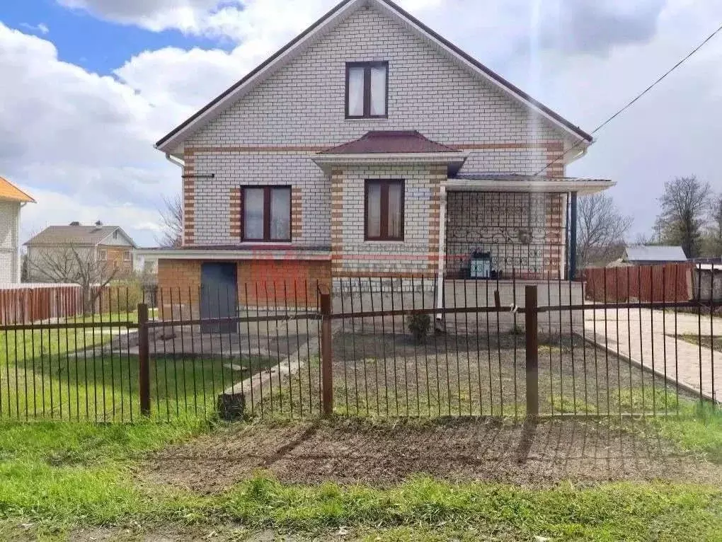 Дом в Белгородская область, Старооскольский городской округ, с. ... - Фото 1