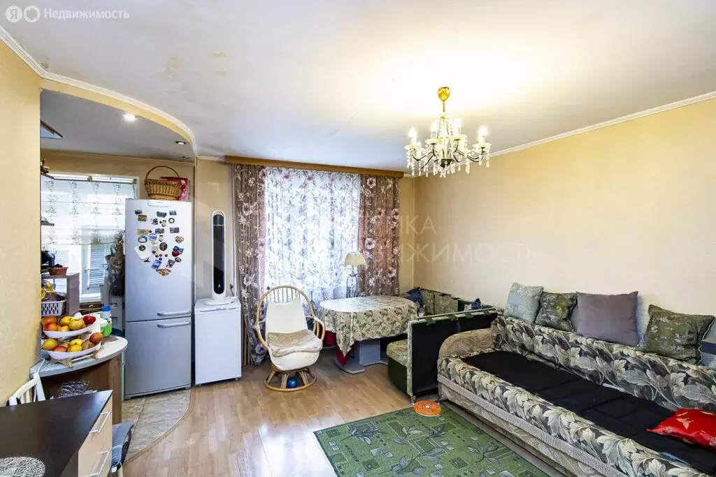 3-комнатная квартира: Тюмень, улица Мельникайте, 97 (56 м) - Фото 1