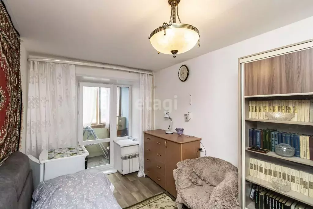 3-к кв. Тюменская область, Тюмень ул. 50 лет Октября, 70 (57.3 м) - Фото 0