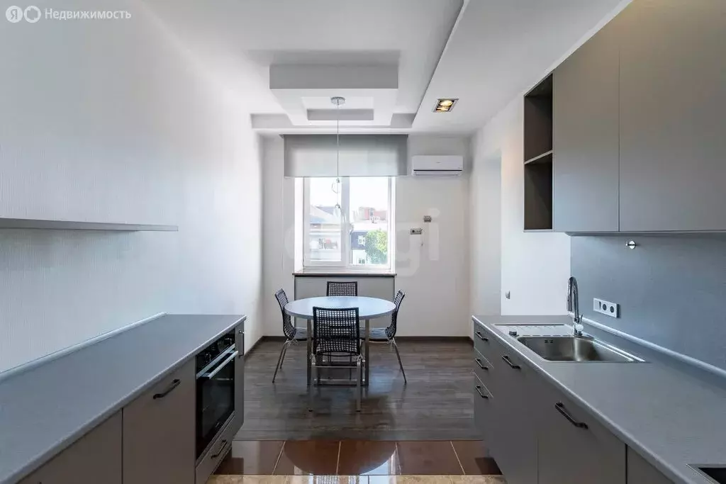 2-комнатная квартира: Тюмень, улица Володарского, 26 (69 м) - Фото 1