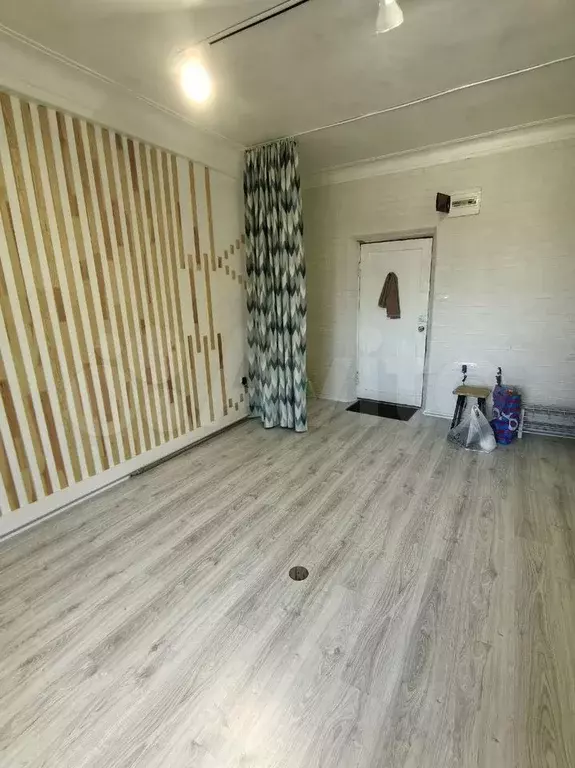 Комната 18 м в 4-к., 2/2 эт. - Фото 1