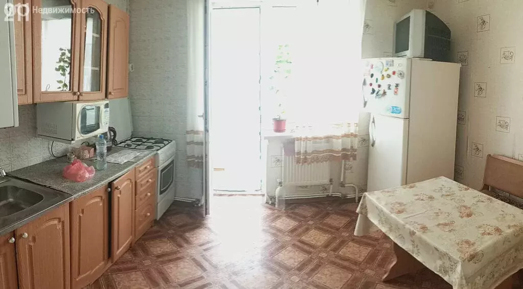 3-комнатная квартира: Феодосия, улица Володарского, 33 (69.7 м) - Фото 1