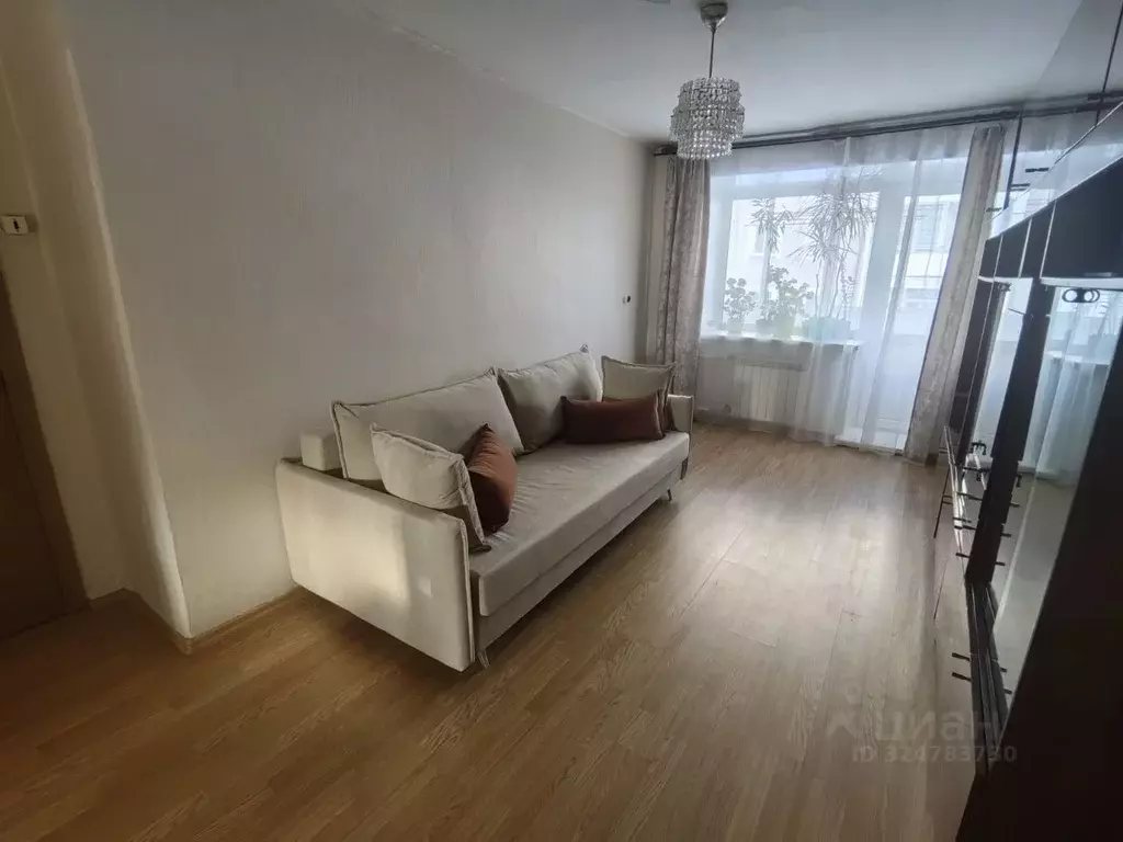 3-к кв. Бурятия, Улан-Удэ просп. 50-летия Октября, 25 (56.0 м) - Фото 1